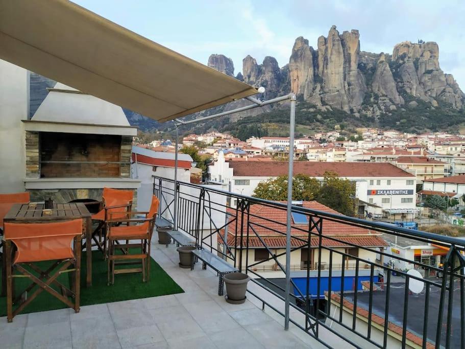 Best View Of Meteora In "Stavros Home" Калампака Екстериор снимка