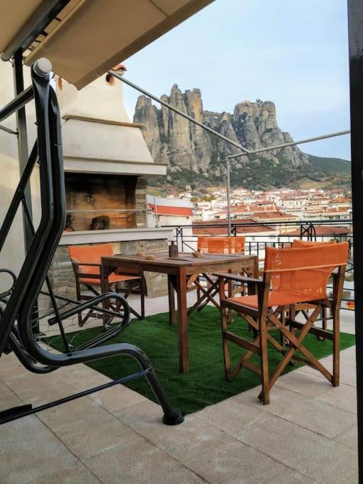 Best View Of Meteora In "Stavros Home" Калампака Екстериор снимка